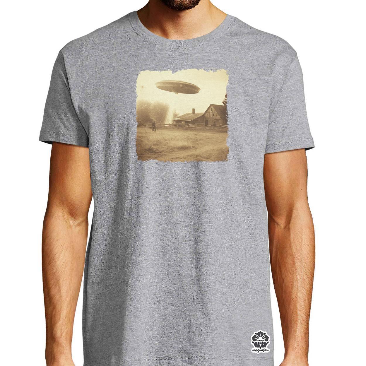 UFO portré v3 egyedi póló 